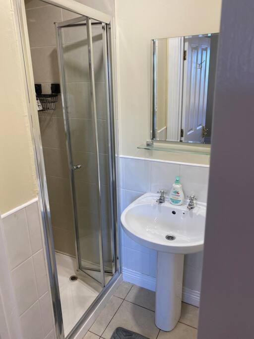 2 Bed Cosy Apartment In Heart Of Mullingar. Екстериор снимка